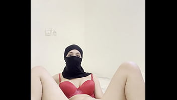 Gadis Arab Berhijab Nikab Menggoda Diri, Mainkan Memek, Gosok Klitoris, Fantasi Erotis Muslimah Sendiri