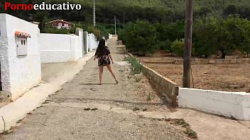 Ursula Memasukkan Bola-bola Panas Ke Dalam Celah Basahnya Di Tengah Rutinitas Harian Yang Membosankan.
