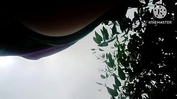 भाभी की गर्मी से भरे जंगल में उसके रस की धार बहा दी