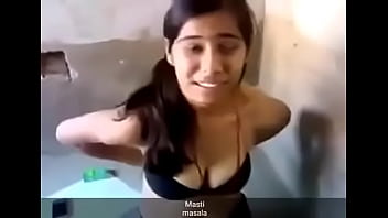 Gadis Desi Panas Melepas Pakaian Dengan Penuh Gairah