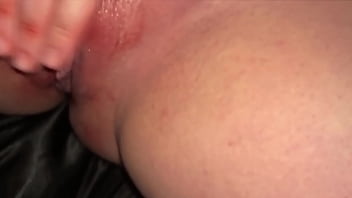 Gadis Perawan 18 Tahun Dari Los Angeles As, Si Putih Salju Arab Dengan Memek Basah Sempurna – Main Jari Dan Masturbasi Dalam Pertama Kali – Ejakulasi Dengan Rintihan Asmr Yang Menggairahkan