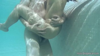 Pijat Sensual Ibu-ibu Asia Yang Menggoda