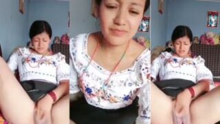 Gadis Seksi Dari Goa Merangsang Memek Basahnya