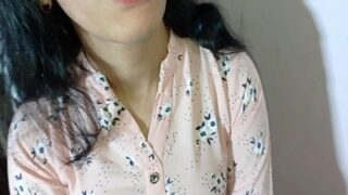 Istri Kesepian Dilayani Nafsu Oleh Tuan Rumah Yang Menggairahkan