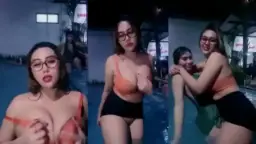 Miyabi Basah-basahan Di Kolam Dengan Sahabat Mesra
