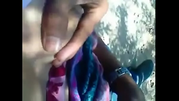 Menggenggam Payudara Desi Yang Menggoda