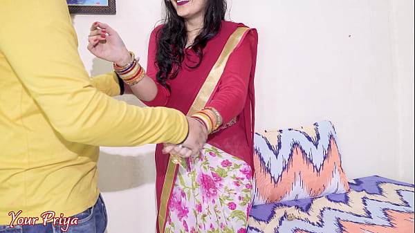 Desi Bhabhi Dapat Anal Keras Setelah Blowjob Dalam Yang Bikin Ngaceng. Video Porno Hindi.