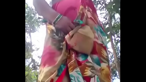 Bhabhi Desi Roshni Memamerkan Tubuh Seksi Dan Menggoda