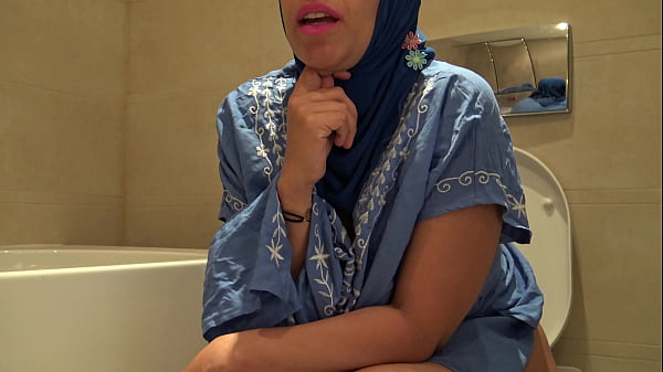 Arab Milf Nakal Dengan Bulu Lebat Basah Kencing