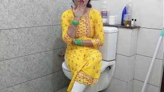 Ibu Tiri India Yang Panas Menggoda Anak Tirinya Di Kamar Mandi Dengan Audio Hindi Yang Menggairahkan