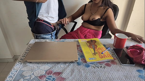 भारतीय भाभी को ऑफिस में काम करते हुए जबरदस्त चोदा
