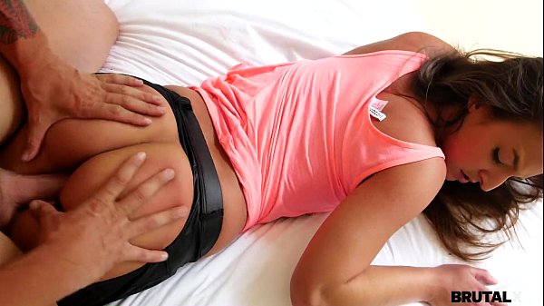 Kakak Tiri Menggila, Menghabisi Amirah Adara Si Arab Nakal Dalam Adegan Panas