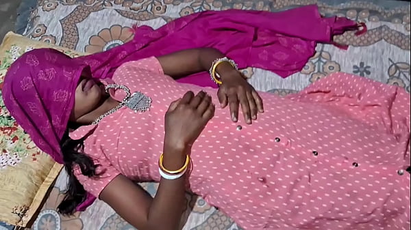 Video Anal Seksi Dengan Sali Dalam Gaun Pink, Adegan Panas Di Desa