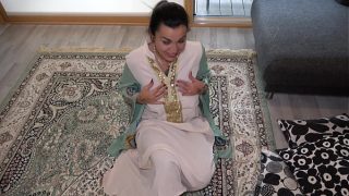 Arab Stepmom Dengan Pantat Besar Yang Menggairahkan Dan Anak Tirinya – Adegan Panas Arab – Kisah Nyata Seks Arab Terbaru