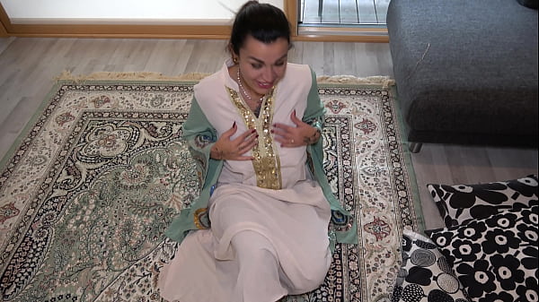 Arab Stepmom Dengan Pantat Besar Yang Menggairahkan Dan Anak Tirinya – Adegan Panas Arab – Kisah Nyata Seks Arab Terbaru