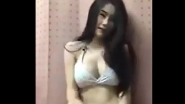 Asiática Menggoda Mengocok Dunia Dengan Goyangan Panas Di Live Stream Facebook