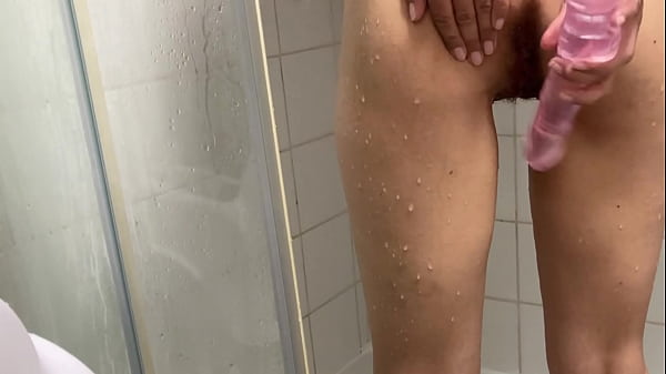 Gadis Arab Amatir Menggoyang Dildo Raksasa Di Kamar Mandi Sampai Klimaks Saat Lebaran