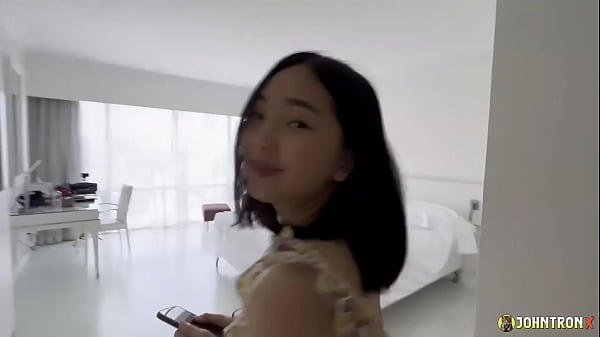 Johntronx – Ngentot Thai Cantik Di Memek Berbulunya Yang Menggairahkan