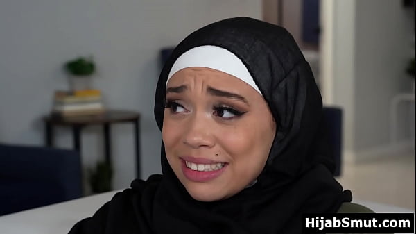 Pertama Kali Bercinta: Kisah Panas Kakak Tiri Muslim Dan Adik Tirinya