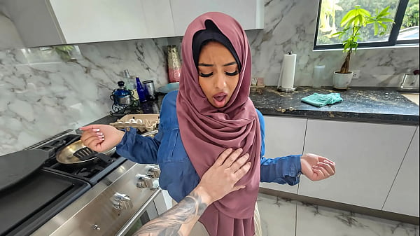 Istri Berhijab Yang Bergairah Ingin Selamatkan Pernikahan Dengan Belajar Memberikan Oral Dan Bicara Kotor – Nafsu Hijab