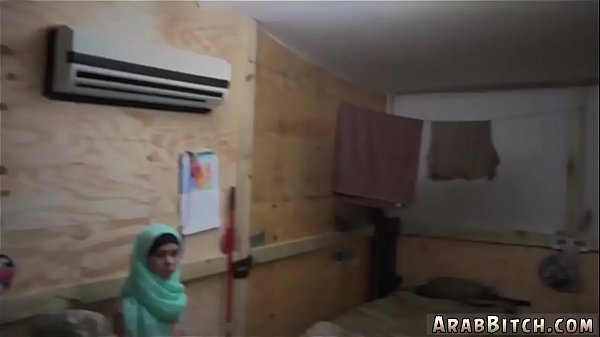 Gadis Arab Belia Dan Kakak Tiri Temannya Menggila Dengan Mainan Panasnya