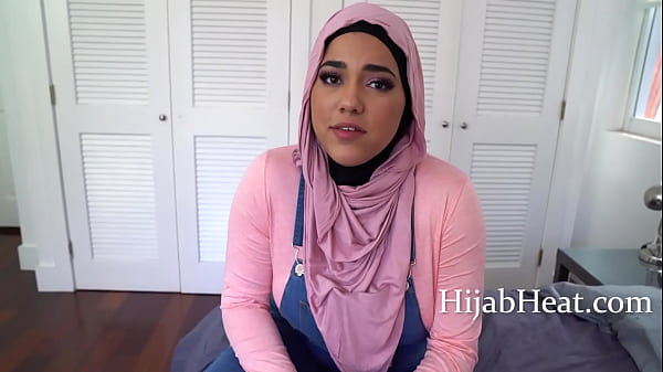 Gadis Arab Montok Menggodaku Dengan Hummus Demi Kenikmatan Lain