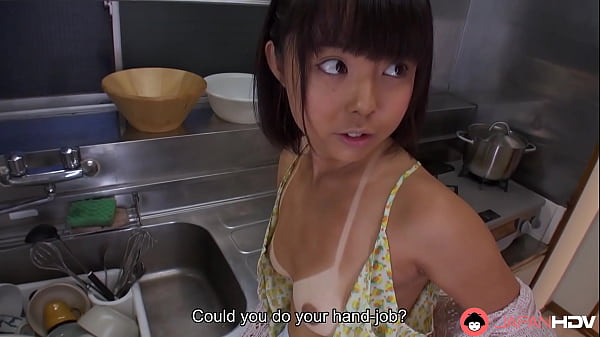 Istri Rumah Tangga Jepang Berkulit Sawo Matang Tomoyo Isumi Memberikan Layanan Mulut Tanpa Sensor.