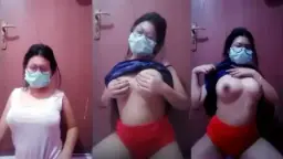 Yuli Pamer Payudara Montok Yang Menggoda