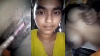 Gadis India 19 Tahun Menggoda Dengan Video Panas Jari-jari Merangsang
