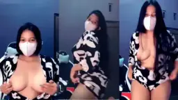 Gadis Remaja Menggoda Tarian Telanjang Indonesia Yang Menggairahkan