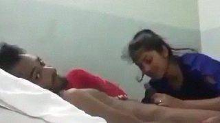 Kekasih India Mengulum Batang Dengan Nafsu Liar