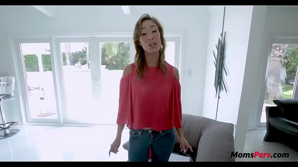 Ibu Tiri Tionghoa Dipuasin Dengan Kontak Panjang Putih Dari Anak Tiri!