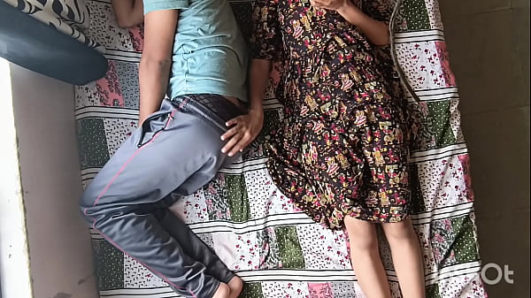 Bhabhi Genit Shivani Menggoda Devar Yang Tertidur Lalu Naiki Dia Dengan Pose Amazon Yang Liar.