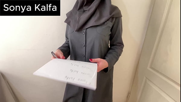 Sekretaris Berhijab Digoyang Di Rumah Bos