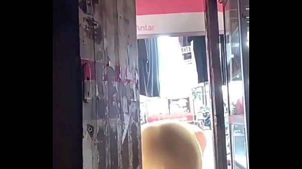 Tak Tahan Lagi, Jemur Baju Batal Gara-gara Digoda Ngesex