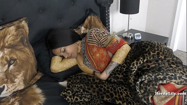 Anak Tiri Tak Bisa Puas, Jadi Ibu Tiri Yang Memberi Kenikmatan