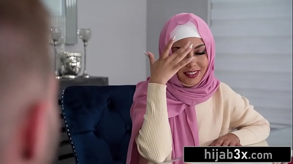Muslimah Cantik Berhijab Bergairah Saat Bercinta