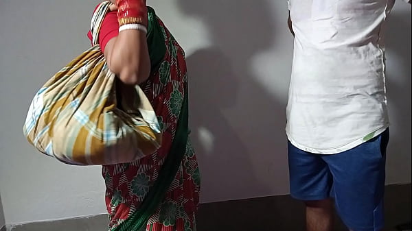 बर्तन बेचने आई गर्म आंटी को जमकर चोदा – हिंदी में गरमा-गरम कहानी