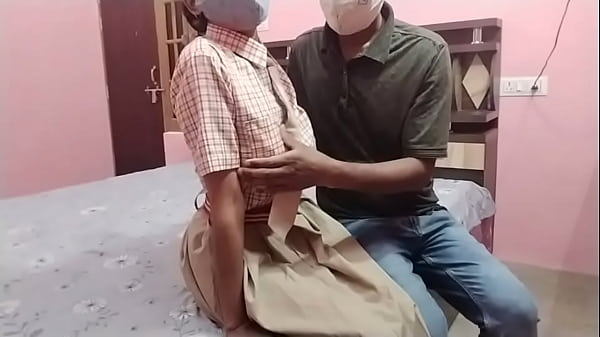Gadis Sekolah India Panas Beraksi Di Luar Ruangan Dengan Suara Hindi Menggoda