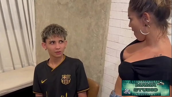 Malam Itu, Aku Harus Melayani Madrasta Genitku Supaya Mulutnya Tutup Tentang Kebiasaan Nonton Bokep Saat Makan Malam