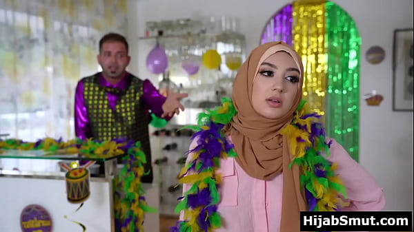 Gadis Muslimah Polos Hisap Pacarnya Untuk Pertama Kali