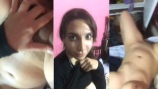 Gadis India Telanjang Melepas Baju Dan Memamerkan Payudara Serta Pantatnya