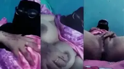 Guru Ngaji Cantik Yang Tergoda Mengocok Memeknya