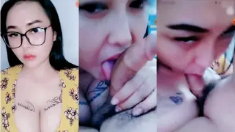 Leila Berkacamata Mengisap Kontol Kekasihnya