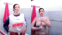 Putri Fatikah Mandi Telanjang