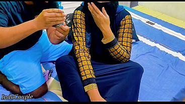 Adik Tiri Berhijab Nekat Buka Celana, Kakak Tiri Malah Salah Lubang Masang Mainan Seks
