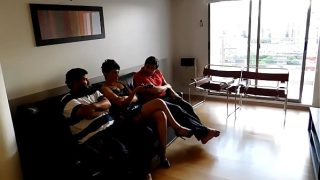 Tak Ada Yang Seru Di Tv, Jadi Aku Goyang Tukang Ledeng Dan Teman Suamiku Sampai Puas