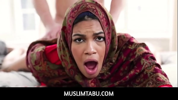 Maya Farrell: Saudara Tiri Arab Berhijab Dijodohkan, Nafsu Tersulut