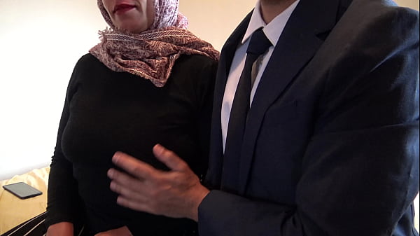 Istri Turki Yang Suaminya Cuckold Membiarkan Pria Bisnis Inggris Mengentot Lubang Pantatnya