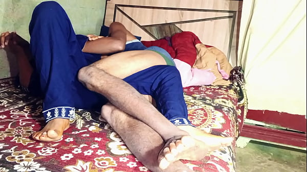 Bhabhi Ko Ghar Mein Raat Bhar Zor Zor Se Chudai, Step Behen Ki Badi Garmi Se Chudai Ki Kahani.